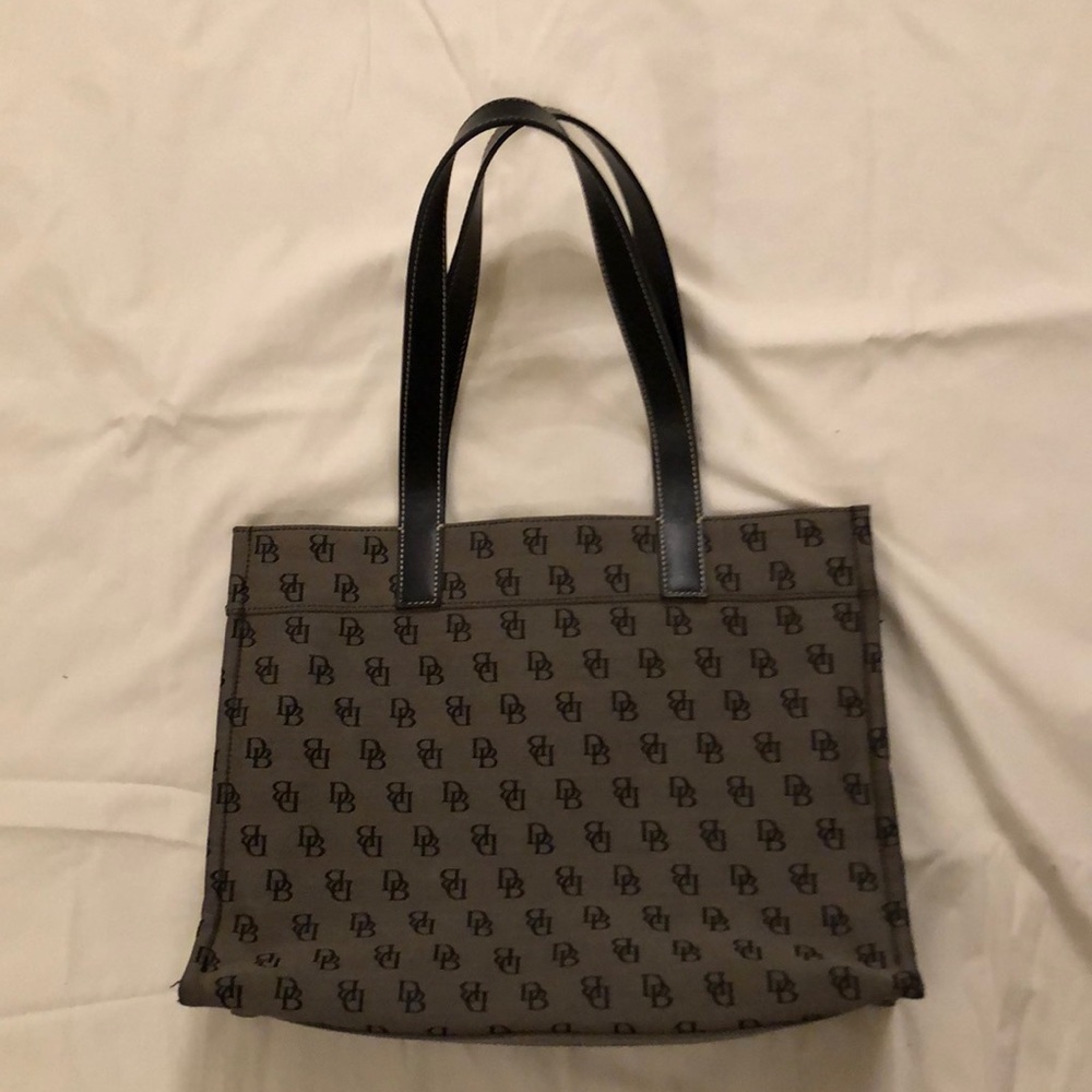 Dooney and Bourke Tote bag